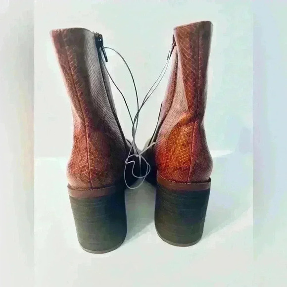 Universal Thread | Women’s Size 6.5, Brown Faux Leather Snakeskin Jenna Platform - Picture 4 of 7